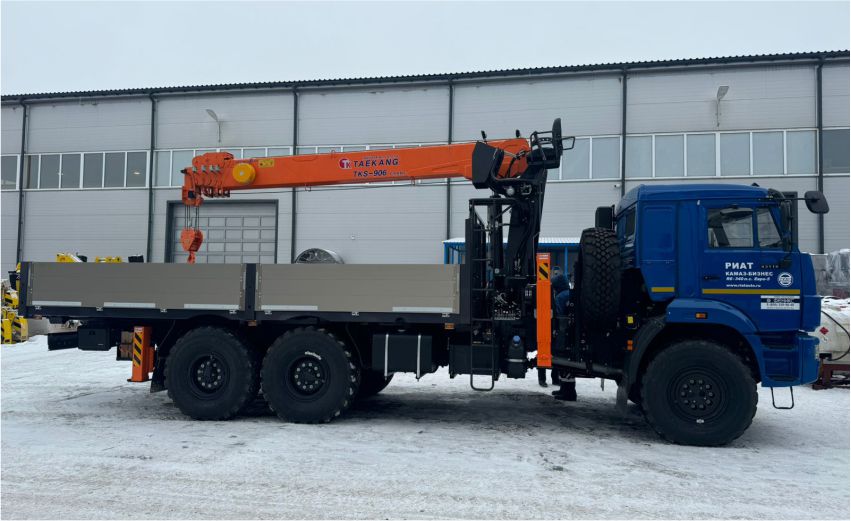 Автомобиль бортовой с КМУ Taekang на шасси КАМАЗ